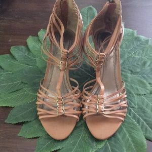 Sexy super cute Loft leather sandals